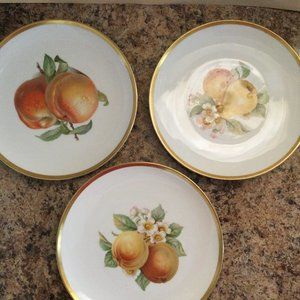Lot of three vintage plates Hutschenreuther Bavaria Germany gold rim fruit motif